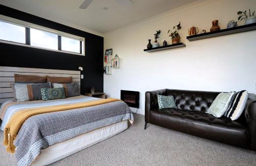 Raglan Apartment | Barrique Studio with Sauna at Barrelled Wines Raglan