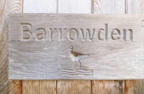 Barnsdale Cabin | BARROWDEN, pet friendly, with open fire in Exton, Rutland