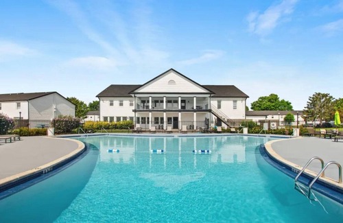 Indianapolis Apartment | Barsala l Fully-furnished 2BD at Lake Castleton Apartments