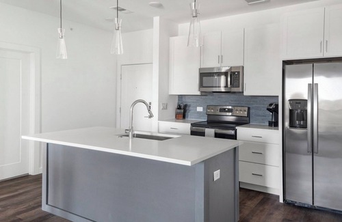 Austin Apartment | Barsala l Hill Country 1BD: Resort Pool, Wine Fridge Retreat