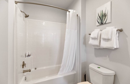 Midland Apartment | Barsala l Spacious 1BD with Coworking Spaces