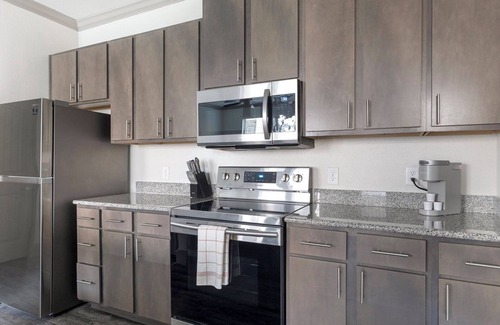 Shadow Glen Apartment | Barsala l Spacious 2BD Apartment w/ Pool Access