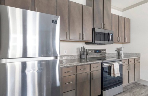 Shadow Glen Apartment | Barsala l Spacious 2BD Apartment w/ Pool Access