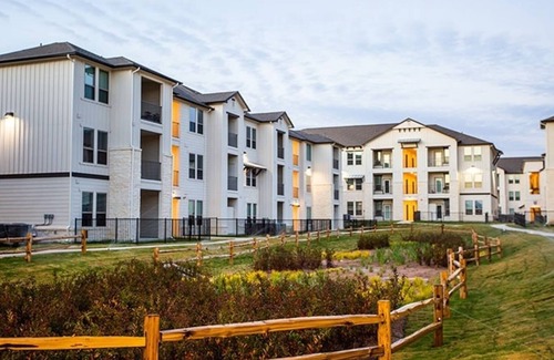 Shadow Glen Apartment | Barsala l Spacious 2BD Apartment w/ Pool Access