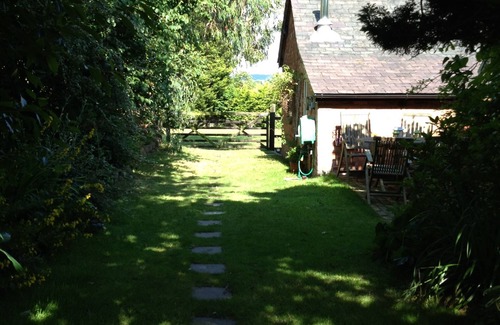 Barton Cottage | Barton Bank Cottage-Romantic Country Cottage for 2-pet friendly