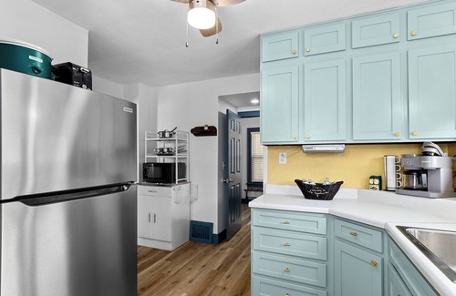 Bartonville House | Bartonville 3BR |Peloton + Work Space |5mi Airport