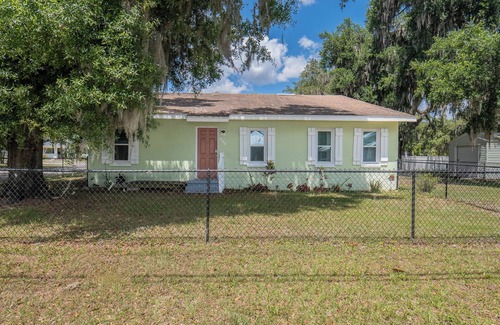 Bartow House | Bartow Oaks Oasis - Close to Downtown - Sleeps 7!