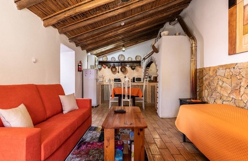 Espargal Villa | Bartsia Orange Villa, Wifi, Parking, Balcony, Swiming Pool, Garden,!New!