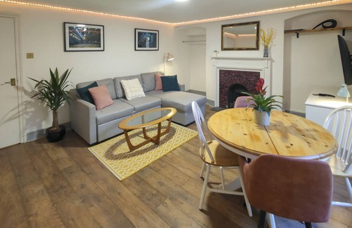 Redcliffe Apartment | Base78, Your Place in BristolnClose to Temple Meads Station, City & Harbourside