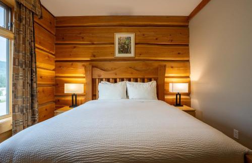 Golden Cabin | Basecamp Lodge Golden