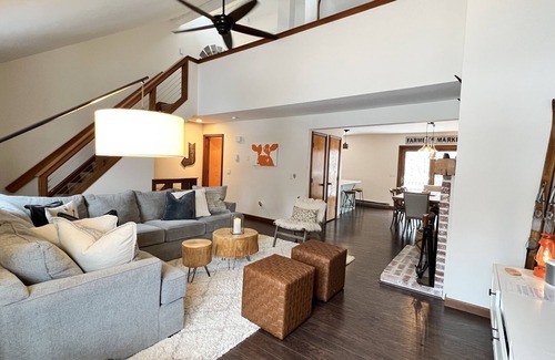 West Dover Condo | Basecamp Mount Snow + Modern & Perfect for 2 families + 5 min. to ski mountain!