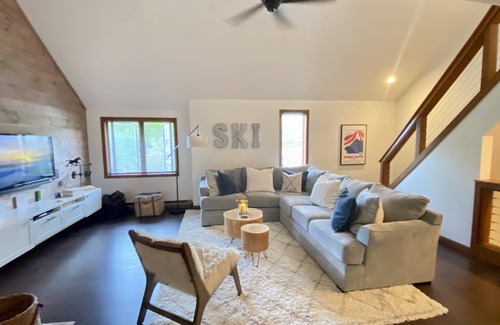 West Dover Condo | Basecamp Mount Snow + Modern & Perfect for 2 families + 5 min. to ski mountain!