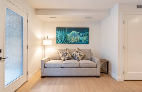 Revelstoke Hotel | Basecamp Resorts Revelstoke I 2 x One Bedroom Suite