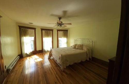 Durbin House | BaseCampWV-Durbin. Spacious 4 bedroom house w/yard