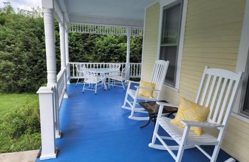 Durbin House | BaseCampWV-Durbin. Spacious 4 bedroom house w/yard