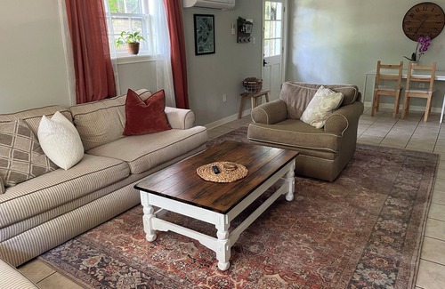 Athens Apartment | Basement Apartment on the Loop