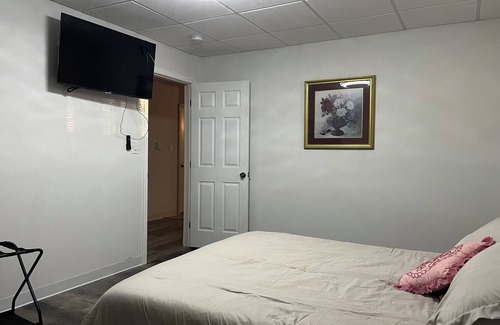 Speed Apartment | Basement Apt 2 bedrooms 1 bathnQuiet country setting, 20 minutes to nLouisville