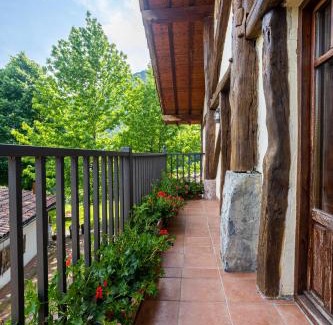 Forua House | Baserri Forua by Urdaibai Rentals