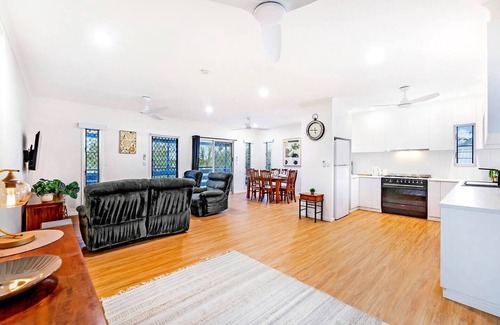 Leanyer House | Bask at Baroalba A Lush Poolside Family Escape