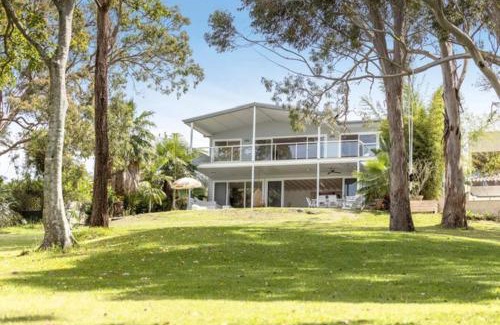 Green Point House | Bask at Green Point - Between the ocean & the lake