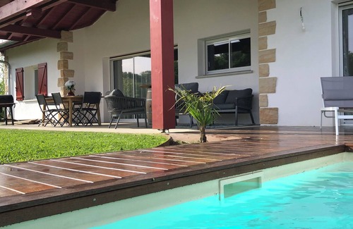 Helette Villa | Basque house at the foot of the mountains