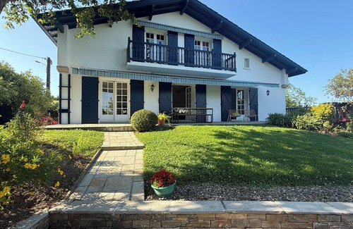 Arbonne Villa | Basque villa with pool, near golf course & beaches