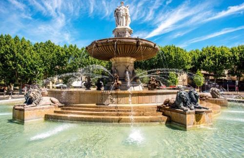 Aix-en-Provence House | Bastidon provençal Aix-en-Provence plein cœur de la forêt avec vue unique