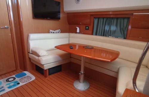 Bas du Fort Boat Rental | Bateau a Quai Entièrement Climatisé au Centre de L'île de la Guadeloupe