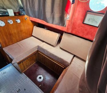 Labastide-d'Anjou Boat Rental | bateau tinkerbell