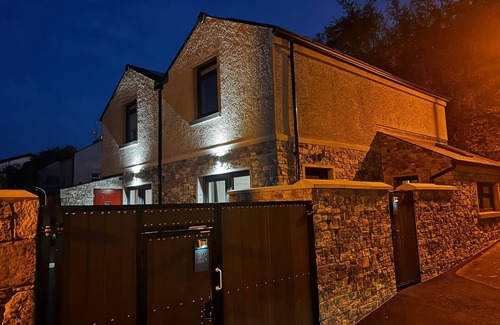 Newcastle Cottage | Bath Lane Cottages located at the foot of the Mourne Mountains with Sauna & Bath