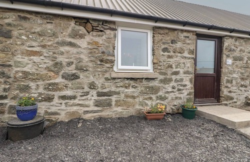 Balvicar Cottage | BATHACH MOR, romantic, with a garden in Balvicar, Isle Of Seil