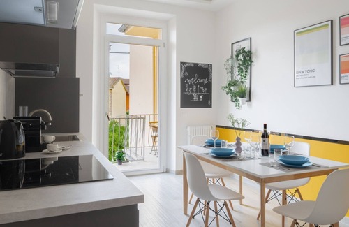 Isolotto Apartment | Batoni Tram Stop, 14 min to the Duomo! - Your urban retreat in a newly renovated modern apartment with free street parking.