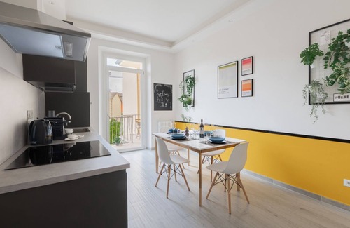Isolotto Apartment | Batoni Tram Stop, 14 min to the Duomo! - Your urban retreat in a newly renovated modern apartment with free street parking.