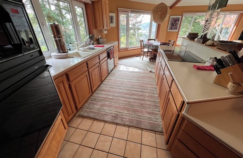 Port Orford House | Battle Rock House-Port Orford - Spectacular ViewsnNo WindnBroadband Internet