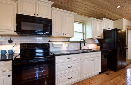 Graysville House | BattleVista Smart Home - Hot Tub- Fire Pit