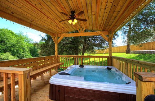 Graysville House | BattleVista Smart Home - Hot Tub- Fire Pit