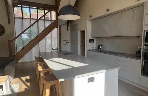 Chiddingstone Hoath House | BATTS BARN, pet friendly, character holiday cottage in Markbeech