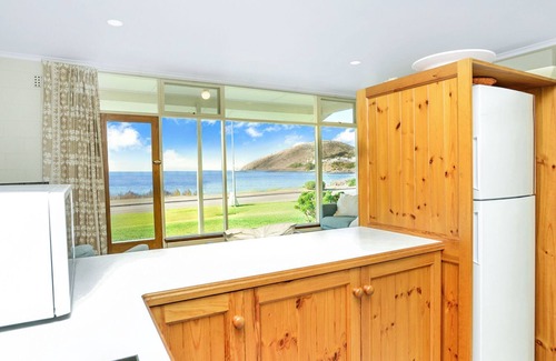 Encounter Bay House | Battye Cottage Beautiful Sea Views All Year Round