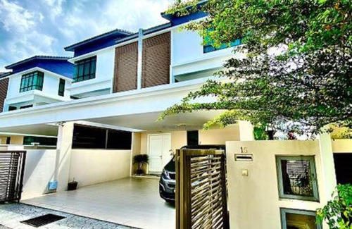 Batu Ferringhi House | Batu Ferringhi Luxurious Modern Designed 5BR House