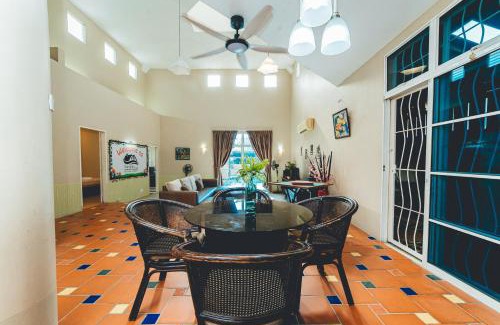Batu Pahat Villa | Batu Pahat Santalia Villa 4BR 12pax Private Pool by Our Stay