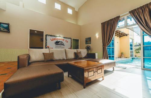 Batu Pahat Villa | Batu Pahat Santalia Villa 4BR 12pax Private Pool by Our Stay