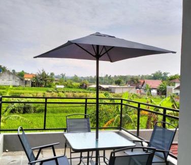 Ngemplak House | Baturiti Modern Guest House with private pool