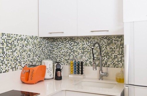 Kerem HaTeimanim Apartment | Bauhaus Residence & Garden by Beach - 6 Guests - 5 Stars Hosting ☆