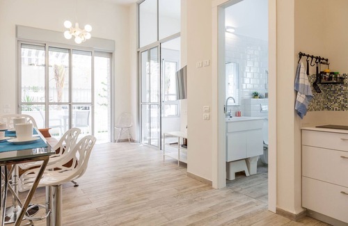 Kerem HaTeimanim Apartment | Bauhaus Residence & Garden by Beach - 6 Guests - 5 Stars Hosting ☆