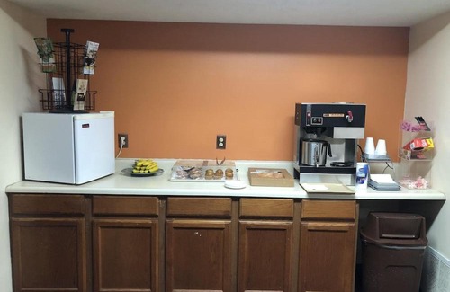 Baxter Springs Hotel | Baxter Inn 4 Less