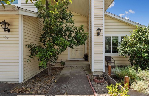 Hercules House | Bay Area Haven: 3BR with Spacious Living Room & Scenic Views