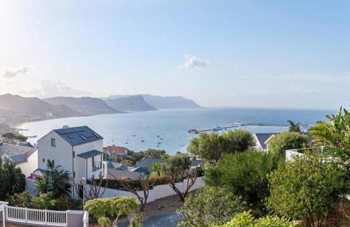 Simon's Town Apartment | Bay Beach Vista-Two Suites with Deck and Sea views