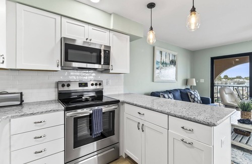 Englewood Condo | Bay Breeze - Waterfront - Walk to beach and restaurants - Dock your boat