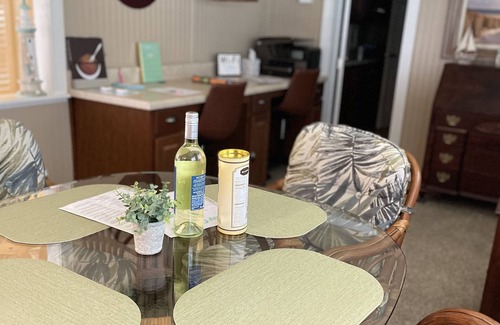 Trailer Estates House | Bay Cottage - 940 sq Ft! Luxury for Your Stay - 30 Day Rental - 55+ Community