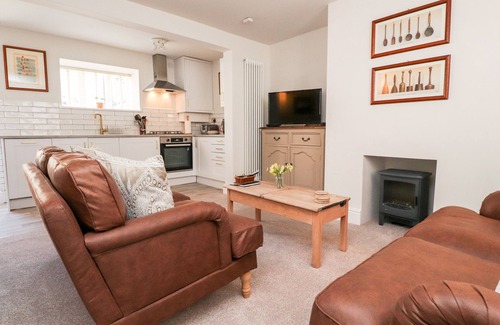 Morecambe House | BAY COTTAGE NO 5, family friendly, with a garden in Morecambe